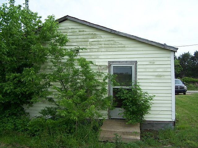 2nd image of 1101 En Commerce Wills Point