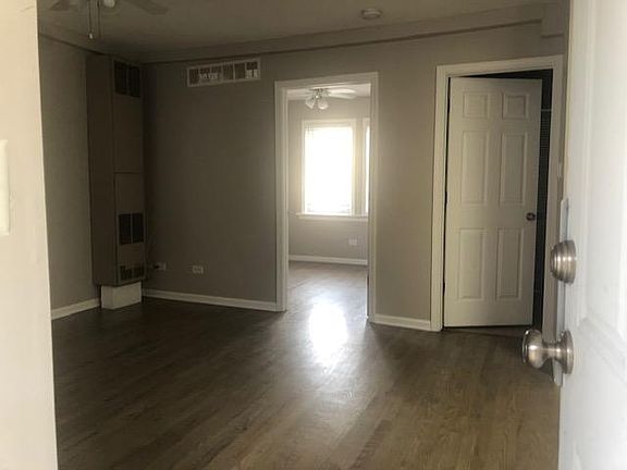 4th image of 3437 N Paulina St APT 1R