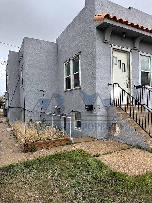 1 bed, 1.0 bath, 400 sqft, $899 — Photo 2
