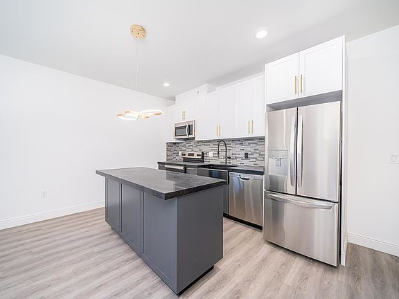 4th image of 211 Baldwin Ave #501