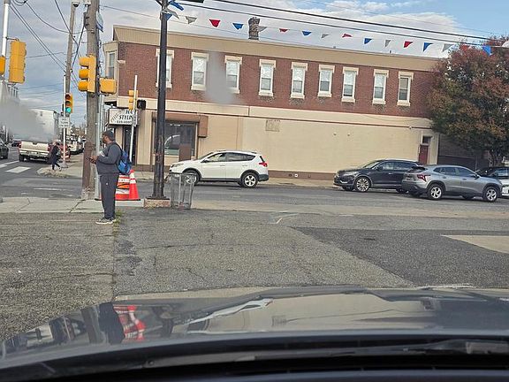2nd image of 4401 Richmond St