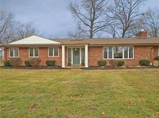 18 Clayton Downs Ln, Saint Louis, MO 63131