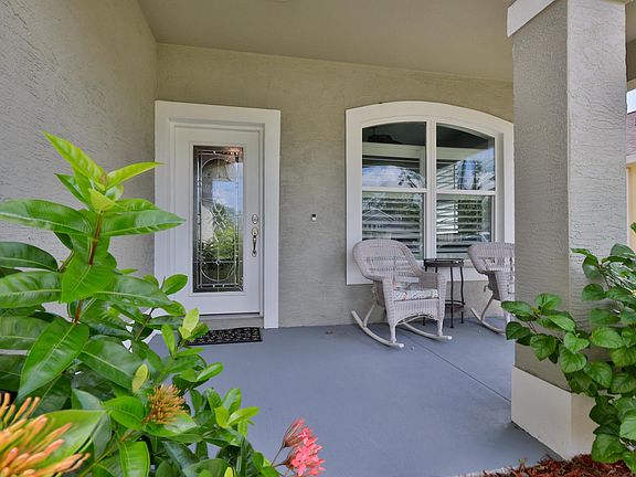4th image of 233 Catriona Dr