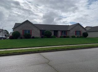 2605 Meadowpoint Dr, Troy, OH 45373
