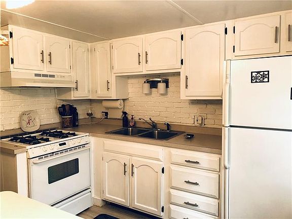 2nd image of 199 Primrose Ln