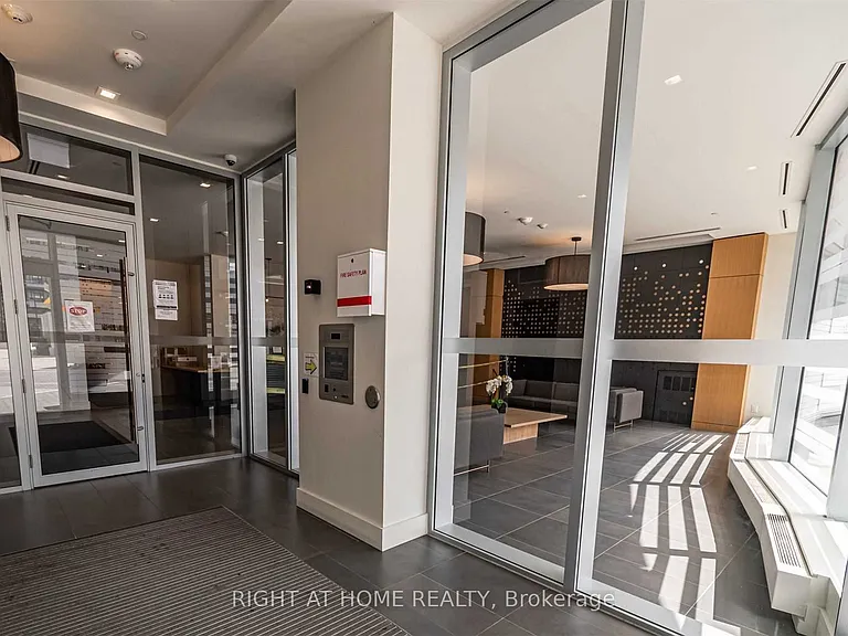 2520 Eglinton Ave W #1901 — Photo 21