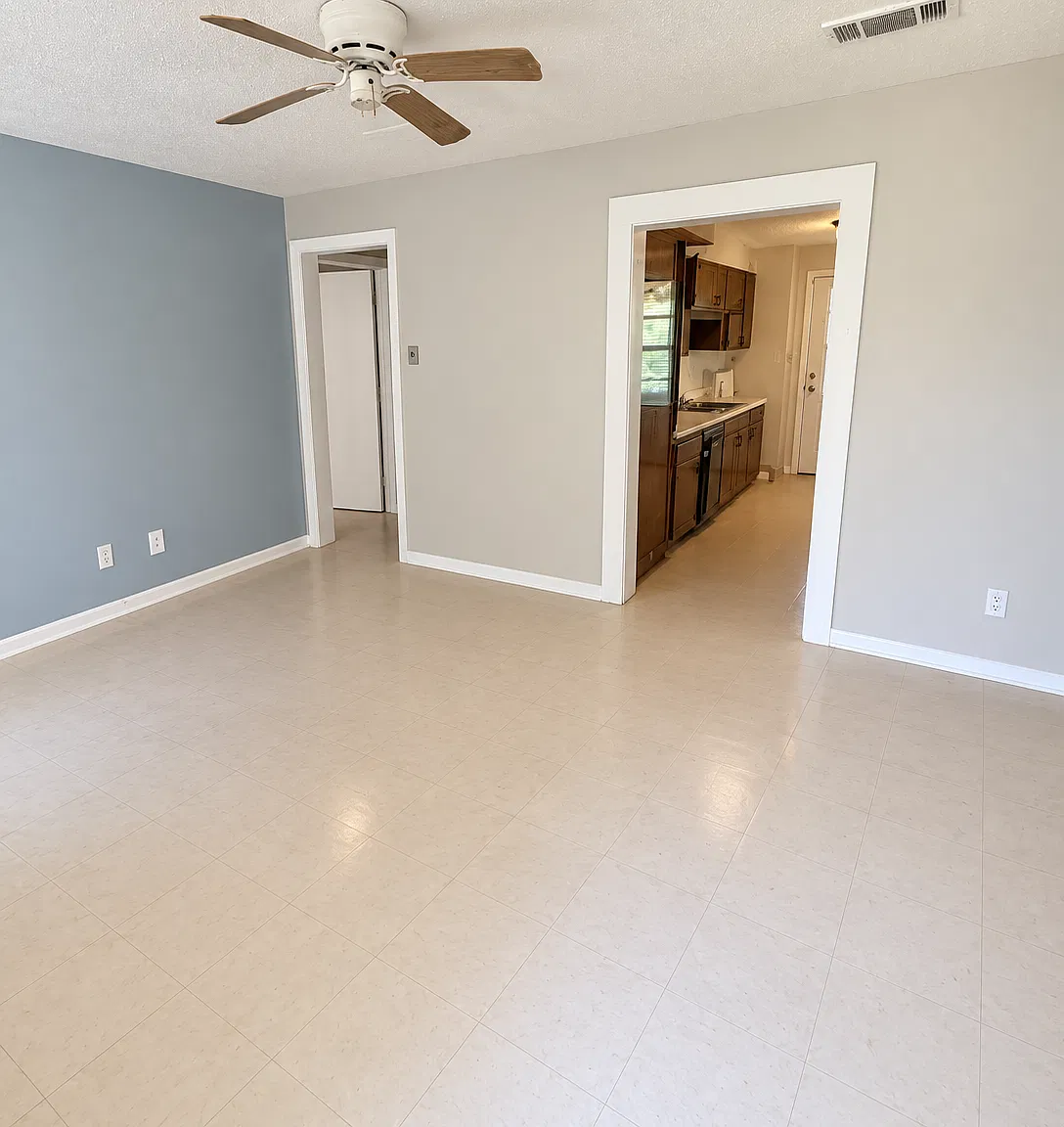 2 bed, $800 — Photo 2