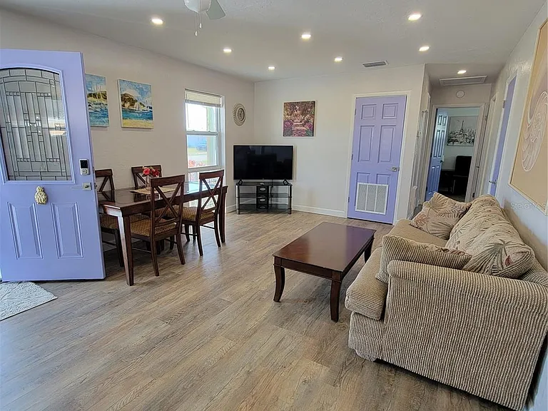 8134 Aero Ave — Photo 17
