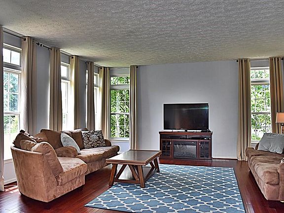 4th image of 7460 Meadow Brooke Way