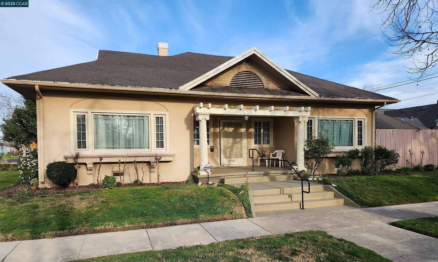 2526 Dwight Way photo 1