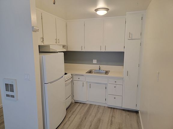 4th image of 674 Kirk Ave #674