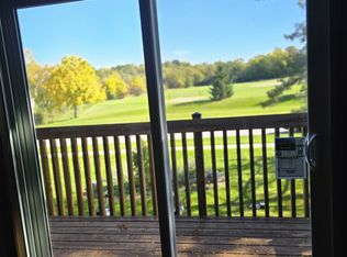 421 Concord Rd APT 12, Pewaukee, WI 53072