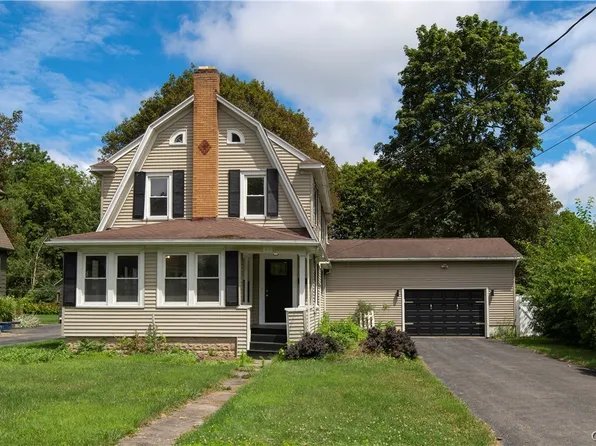 111 Charing Rd, Syracuse, NY 13214