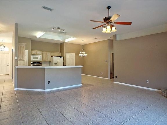 3rd image of 305 Cliffdale Dr