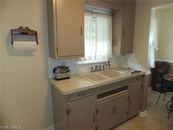 3rd image of 4012 Buechner Ave