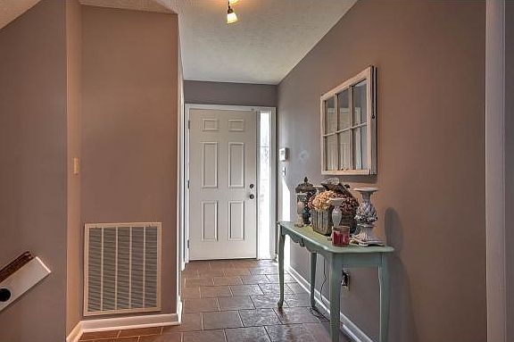 5th image of 332 Wonderland Dr