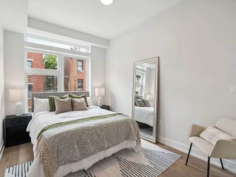 722 W Thompson St #207 — Photo 13