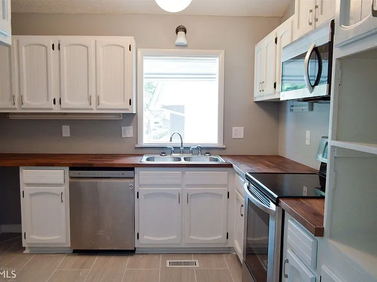 197 Woodstone Dr — Photo 6