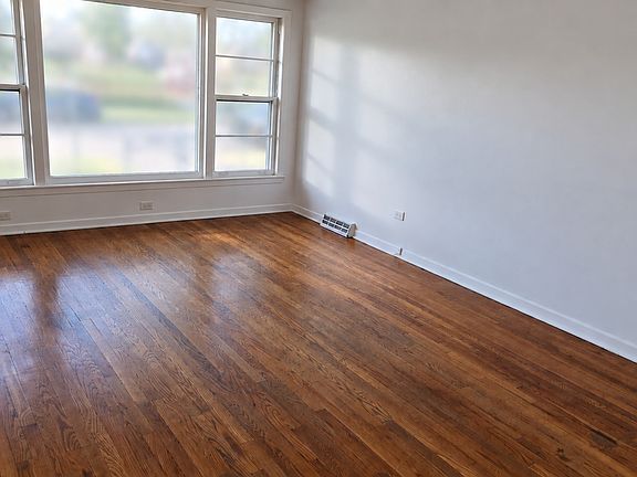 2nd image of 7226 W 60th Pl