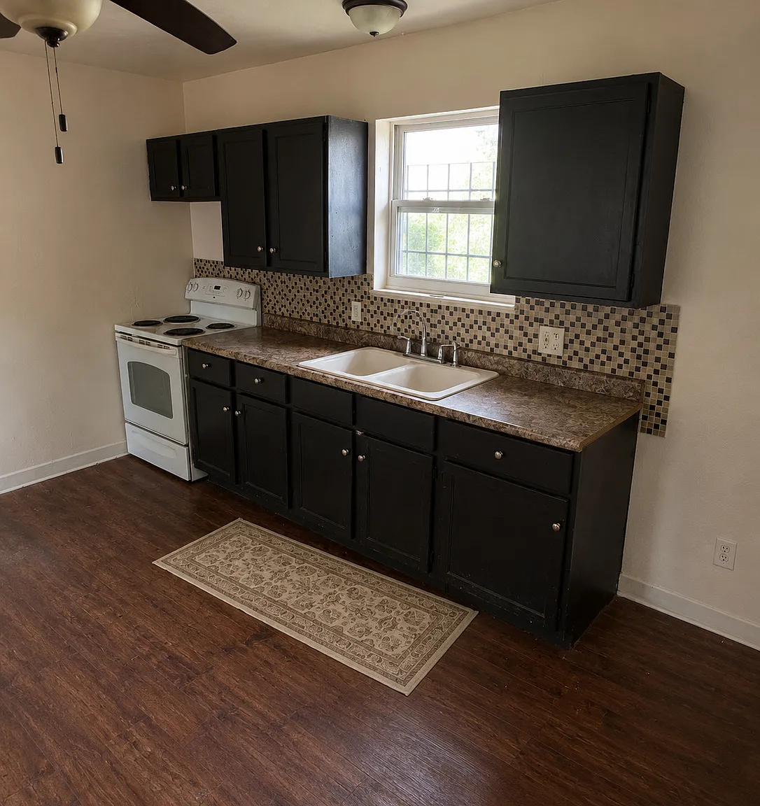3 bed, 968 sqft, $1,250 — Photo 2