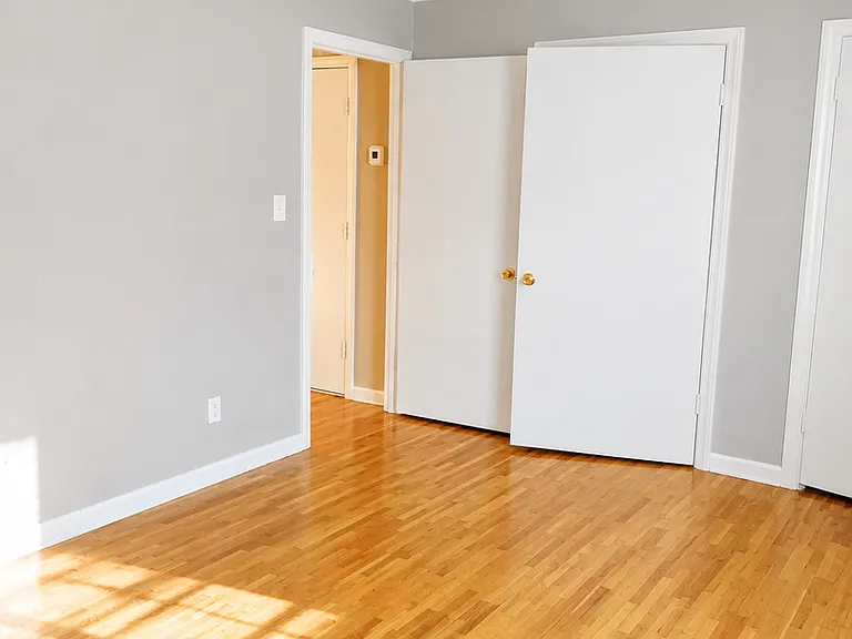 130 College St — Photo 17