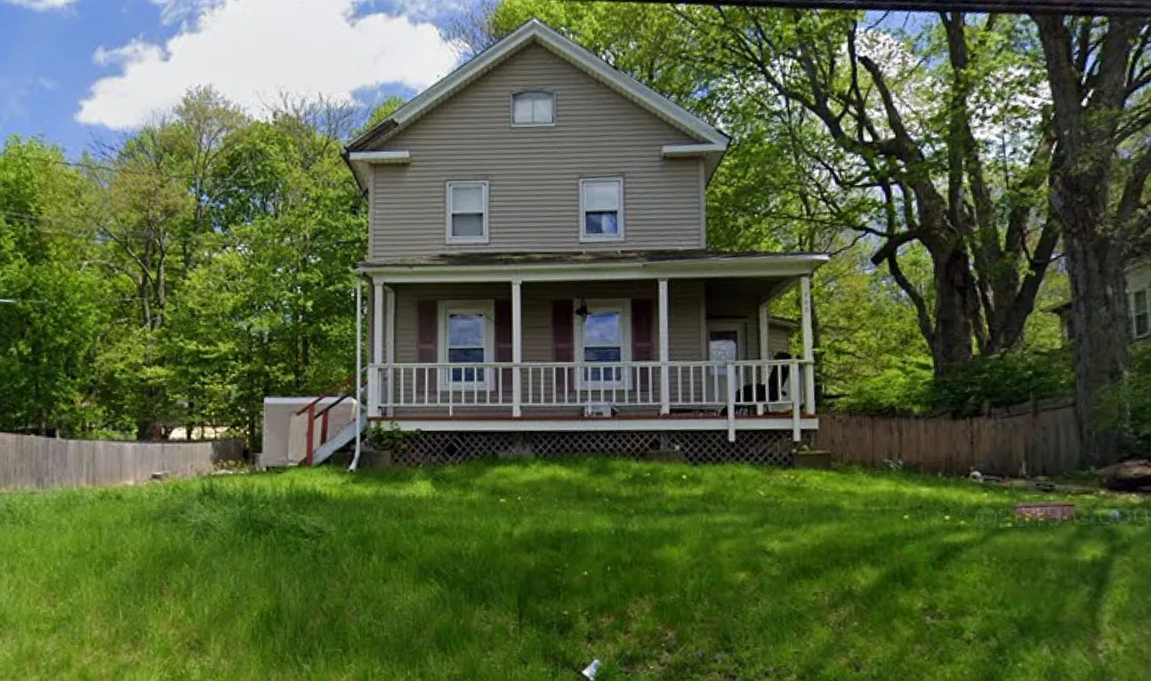 3 bed, 1050 sqft, $2,100 — Photo 1