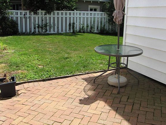 3rd image of 820 N Verlinden Ave