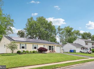 5 Grayburn Dr, Marlton, NJ 08053