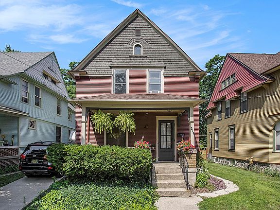 2nd image of 329 Hollister Ave SE #B