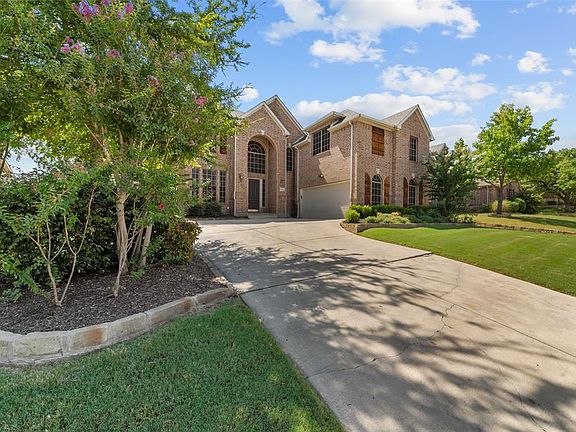 2nd image of 708 Hidden Woods Dr