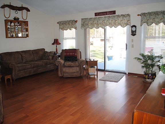 Living Rm View towards deck