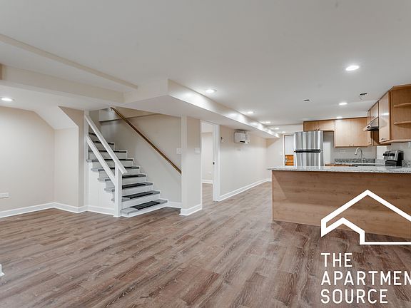 3rd image of 3829 N Sawyer Ave #G