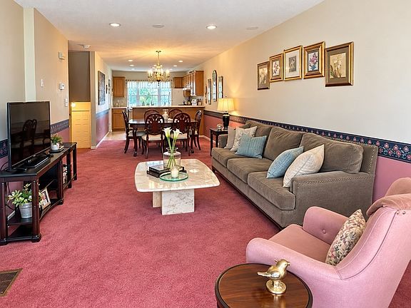 3rd image of 8 Castlegate Dr Unit 8
