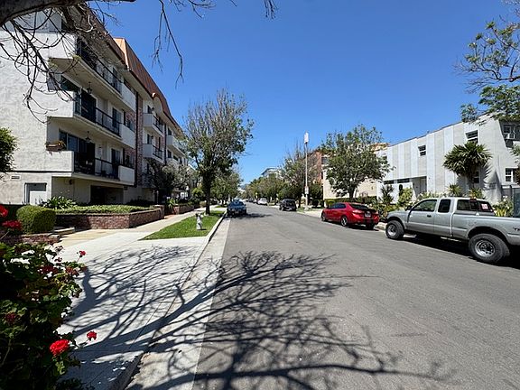 4th image of 337 S Elm Dr APT 3