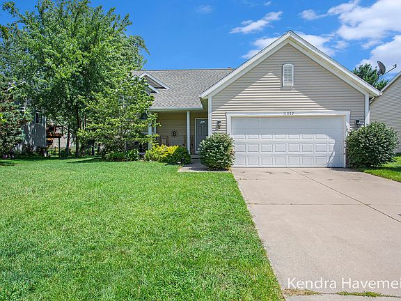 3rd image of 11022 Pinecreek Ct