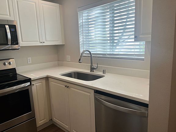4th image of 6811 SE Cougar Mountain Way #2