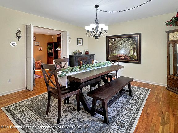 3rd image of 2814 Darien Dr