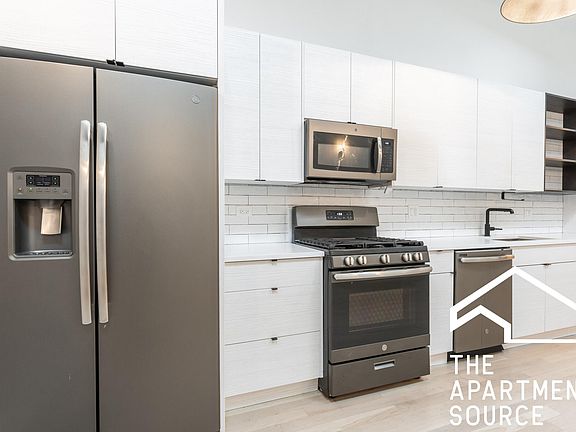 4th image of 5-3061 W Logan Blvd #5