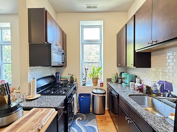3rd image of 4502 N Paulina St #E3