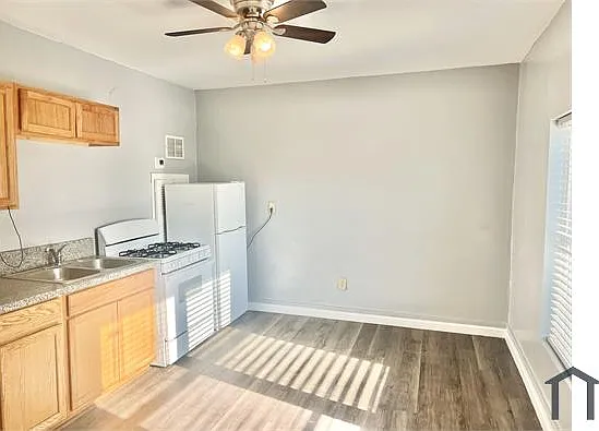1152 Dr W J Hodge St #J-4 — Photo 1