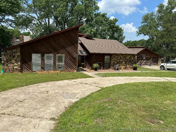 105 Sooner Rd, Holdenville, OK 74848
