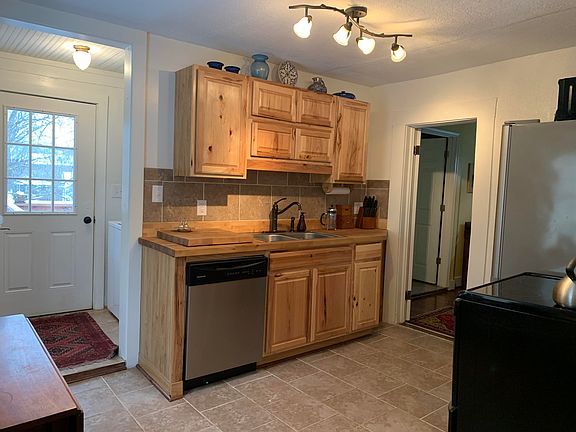4th image of 222 Maury St
