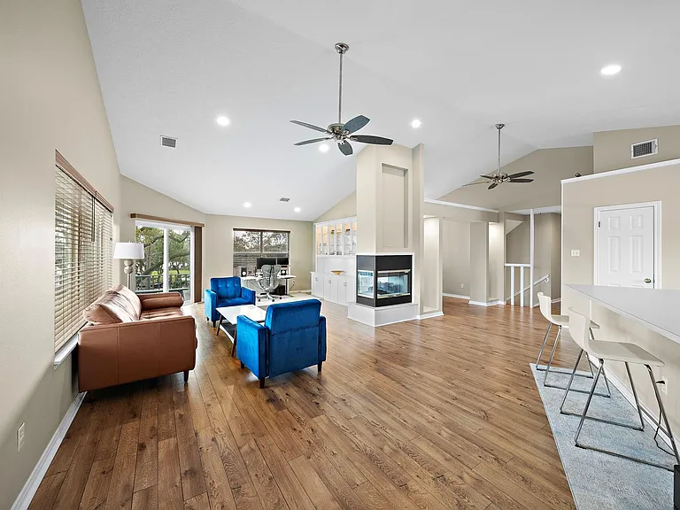 2523 Baycrest Dr — Photo 4