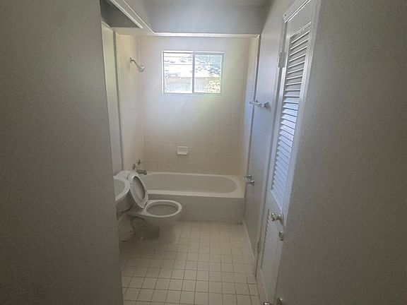 2nd image of 582-584 Lundee St