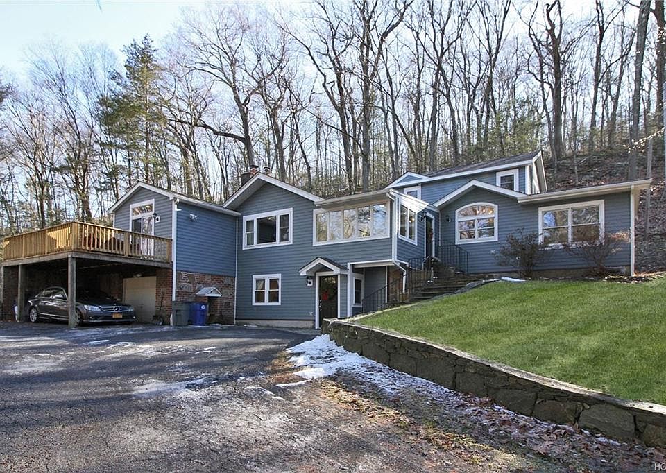 1st image of 11 Chamberlin Ln