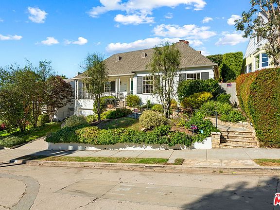 5th image of 245 Tavistock Ave