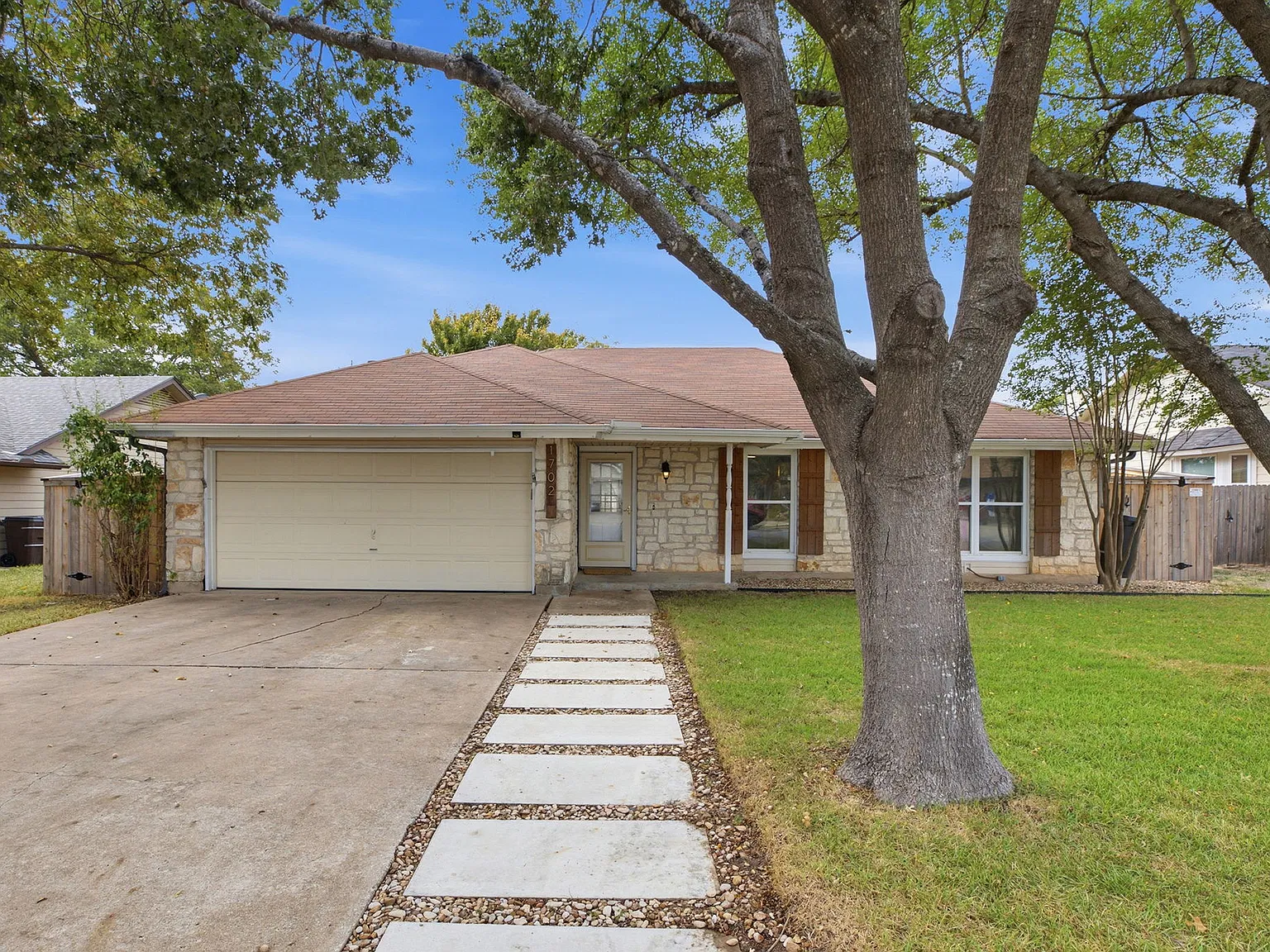 3 bed, 1335 sqft, $1,895 — Photo 3
