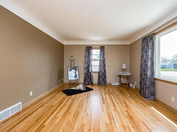 5th image of 1212 31st St NE