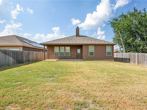 4th image of 1108 Doe Meadow Dr