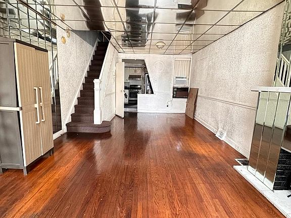 4th image of 2209 Pierce St